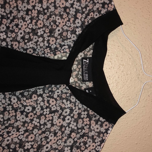 Blouse - Picture 2 of 3